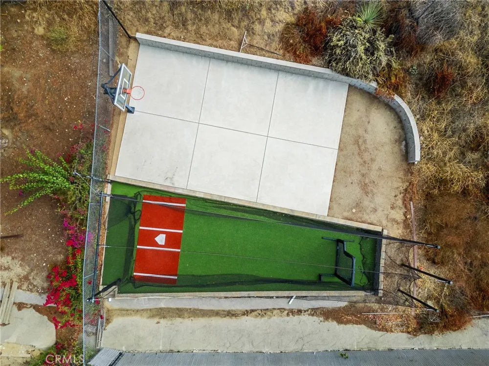 27394 Onlee Saugus, CA 91350