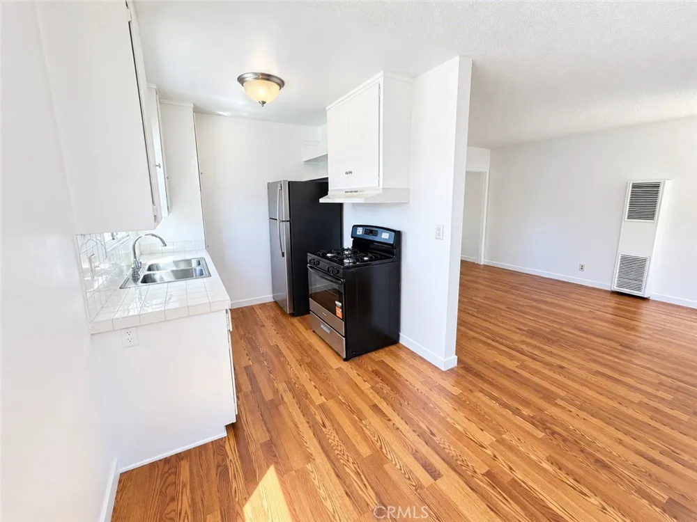 1808 10th Street #F Santa Monica, CA 90404