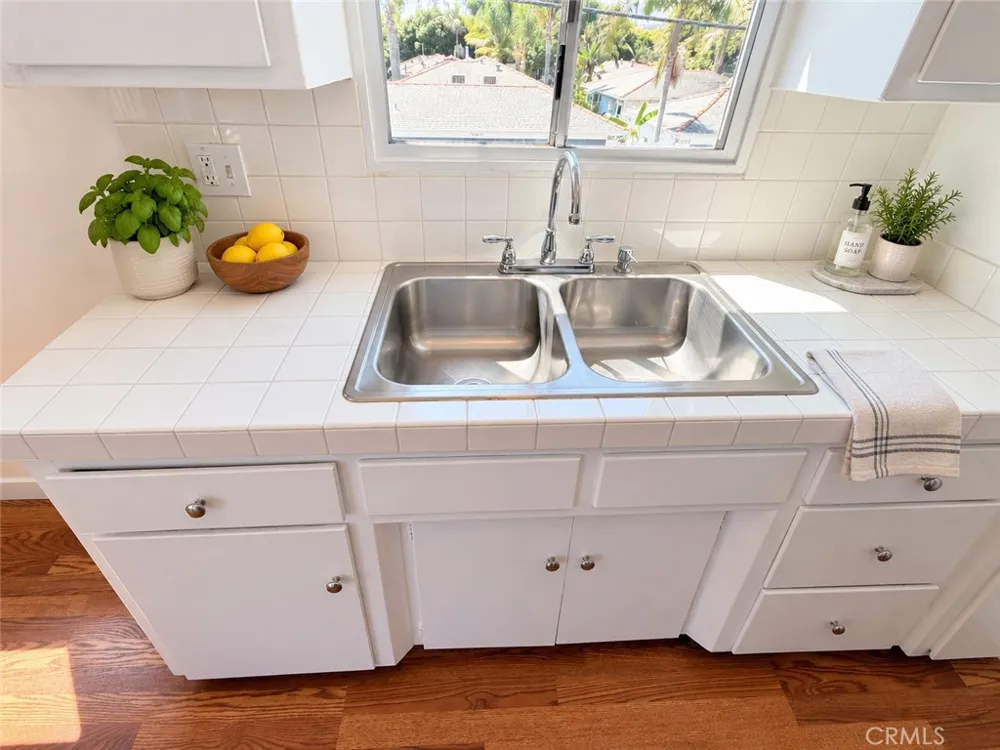 1808 10th Street #F Santa Monica, CA 90404