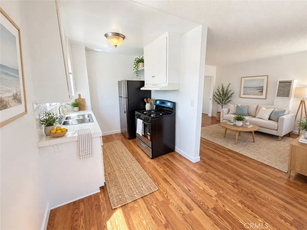 1808 10th Street #F Santa Monica, CA 90404