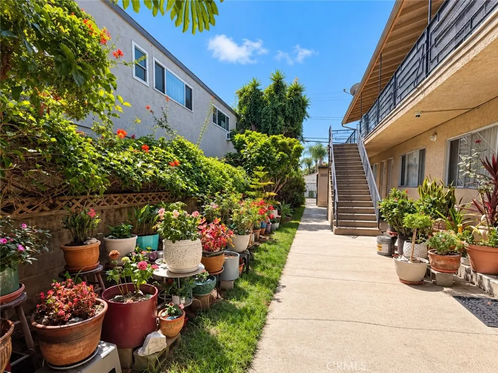 1808 10th Street #F Santa Monica, CA 90404