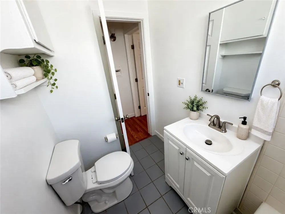 1808 10th Street #F Santa Monica, CA 90404