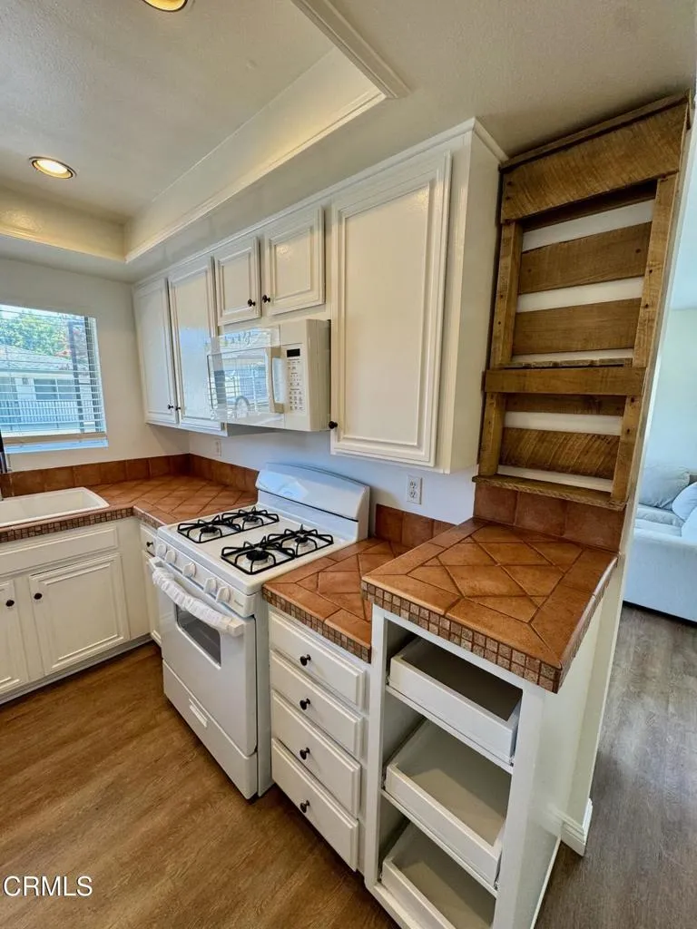 1136 Acadia Place #4 Ventura, CA 93003