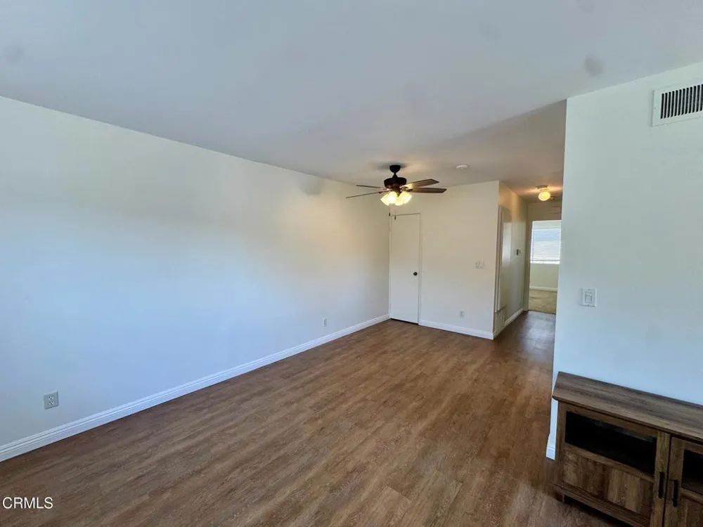 1136 Acadia Place #4 Ventura, CA 93003