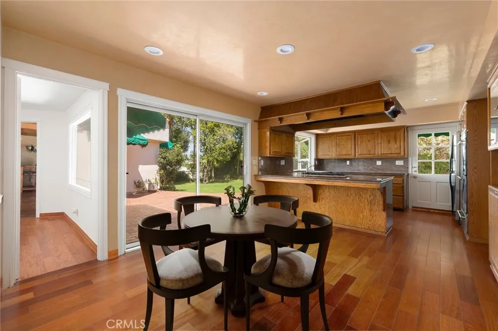 5220 Collier Place Woodland Hills, CA 91356