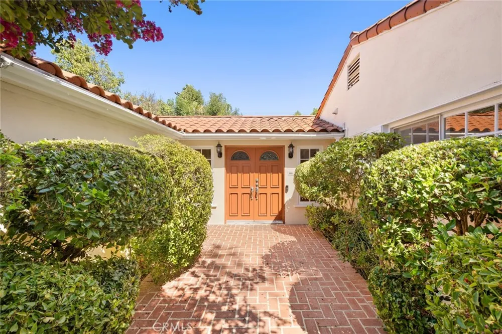 5220 Collier Place Woodland Hills, CA 91356