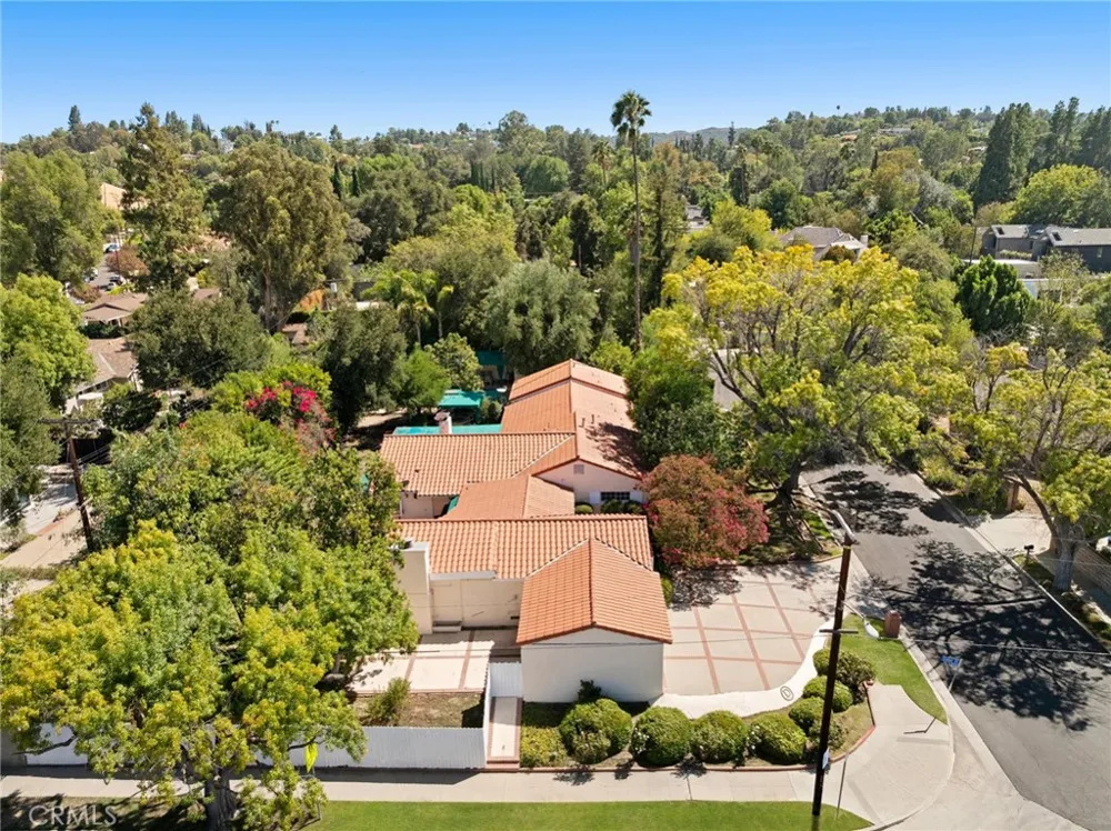 5220 Collier Place Woodland Hills, CA 91356