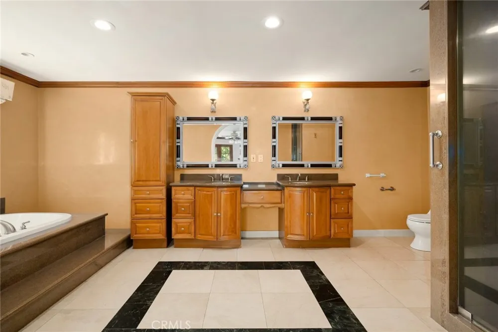 5220 Collier Place Woodland Hills, CA 91356