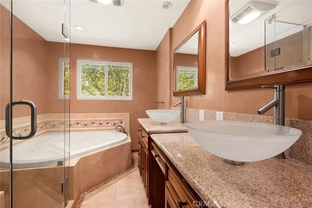 5220 Collier Place Woodland Hills, CA 91356