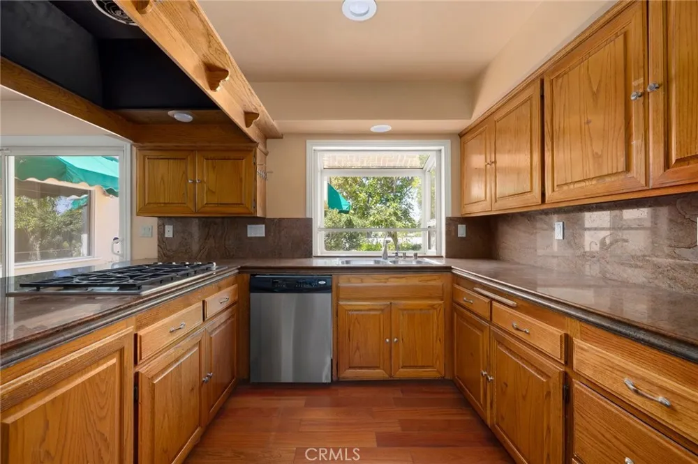 5220 Collier Place Woodland Hills, CA 91356