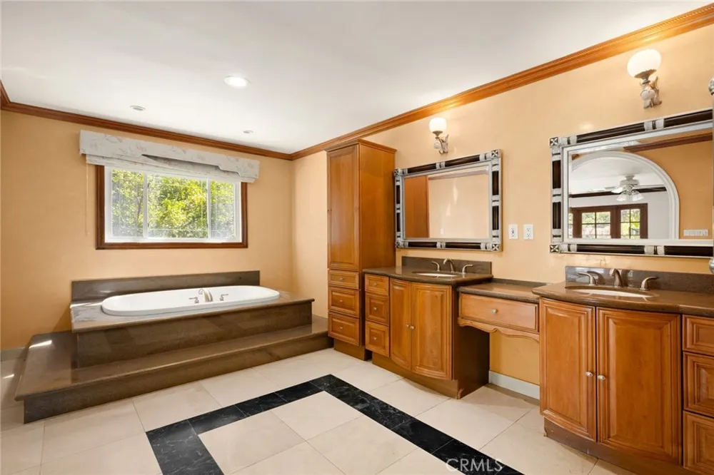 5220 Collier Place Woodland Hills, CA 91356