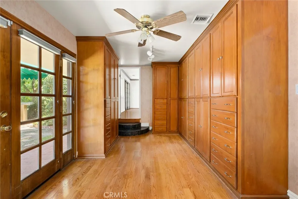 5220 Collier Place Woodland Hills, CA 91356