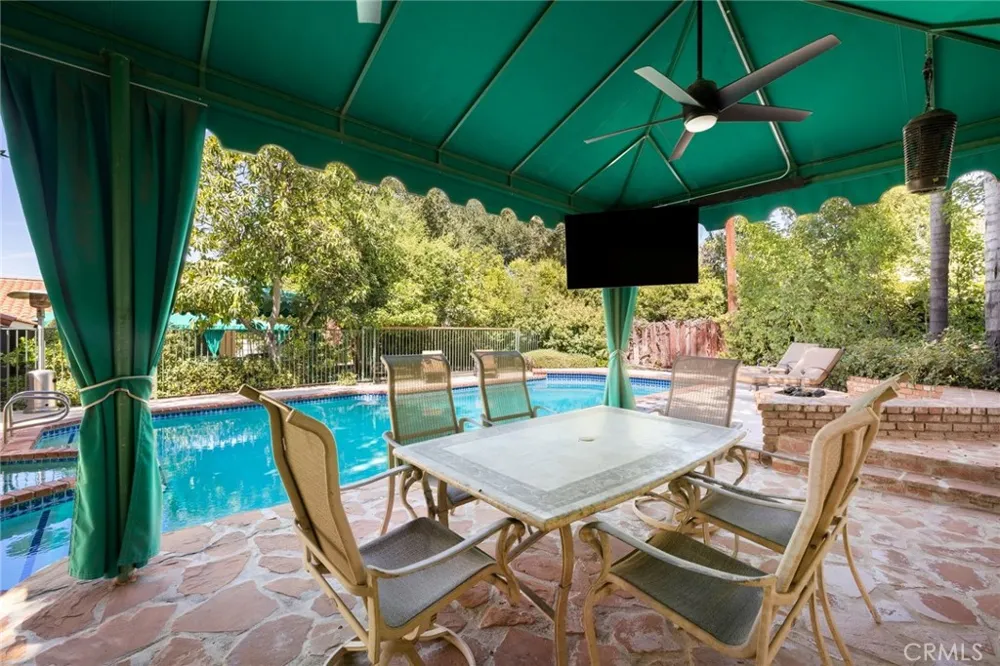 5220 Collier Place Woodland Hills, CA 91356