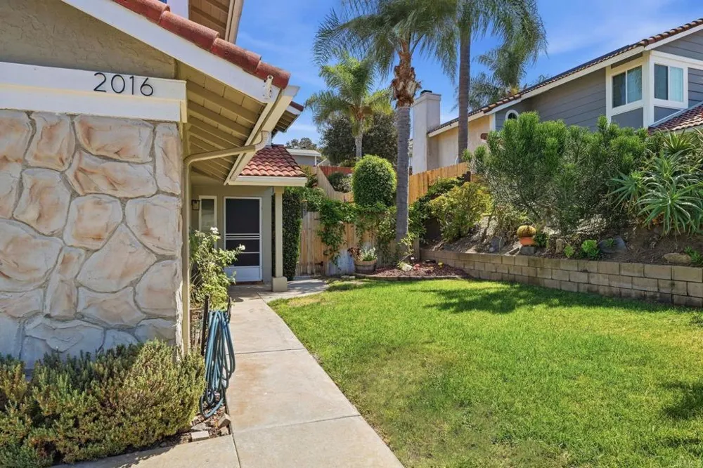 2016 Badger Gln Escondido, CA 92029