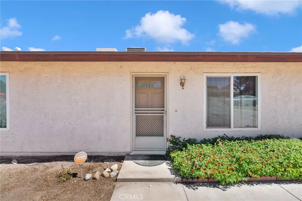 10599 Oakwood Hesperia, CA 92345