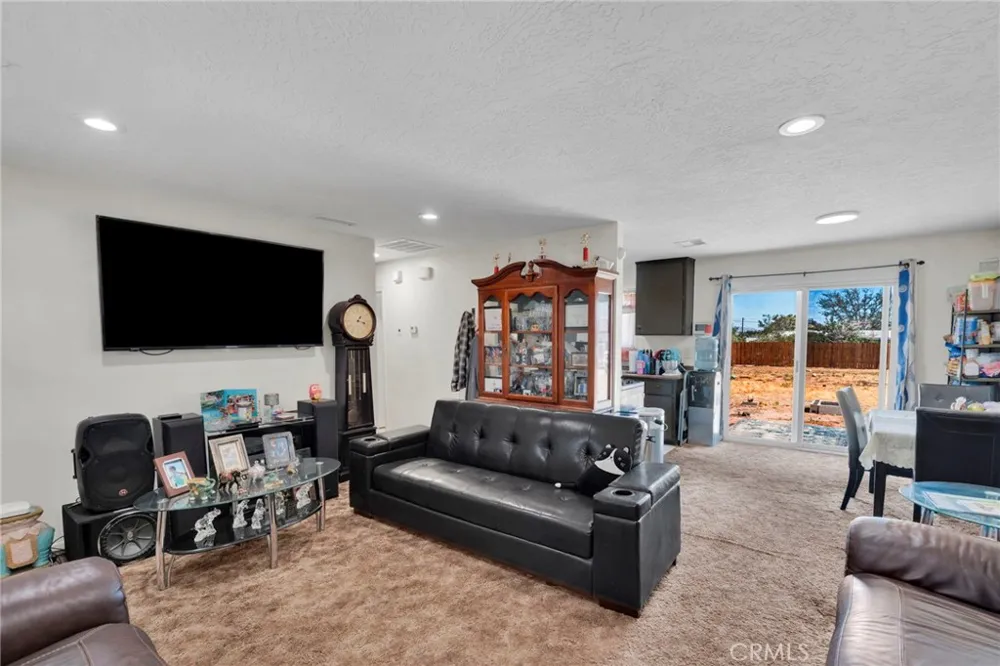 10599 Oakwood Hesperia, CA 92345