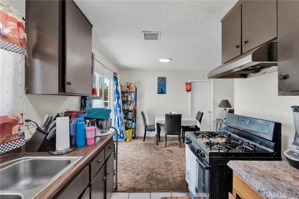 10599 Oakwood Hesperia, CA 92345