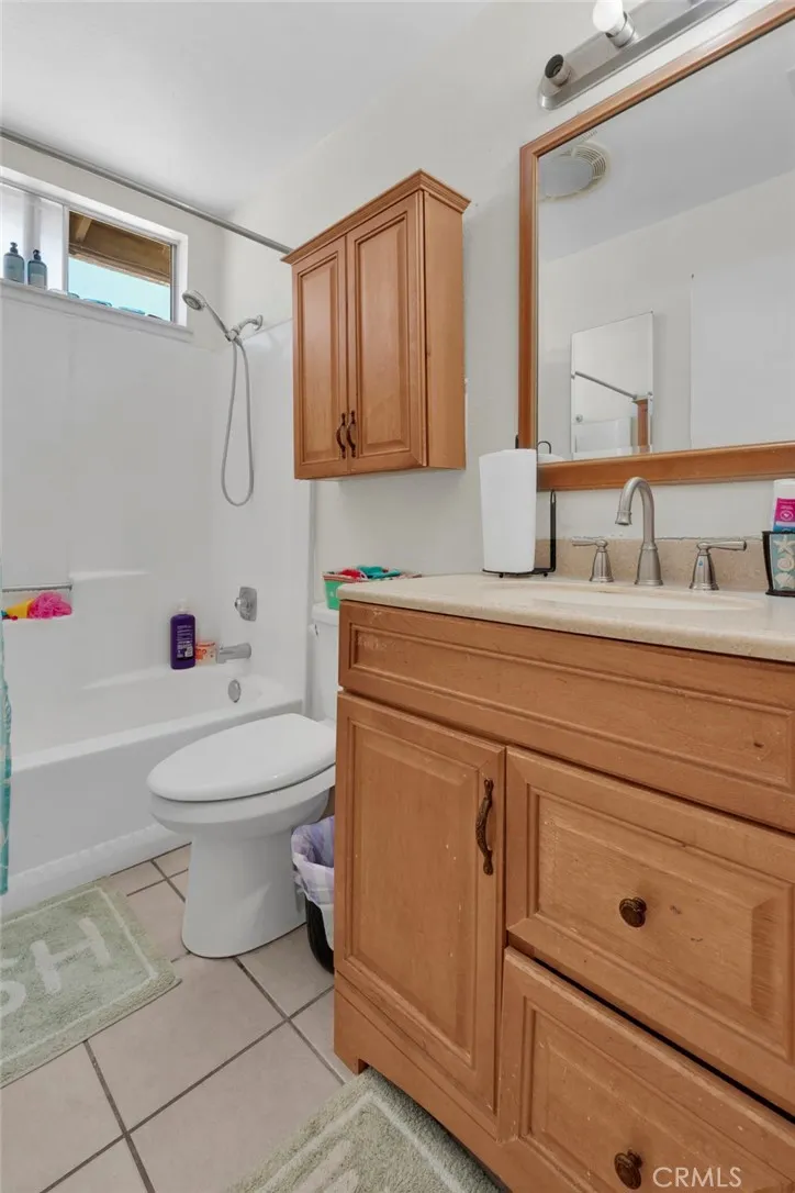 10599 Oakwood Hesperia, CA 92345