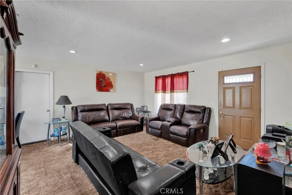 10599 Oakwood Hesperia, CA 92345