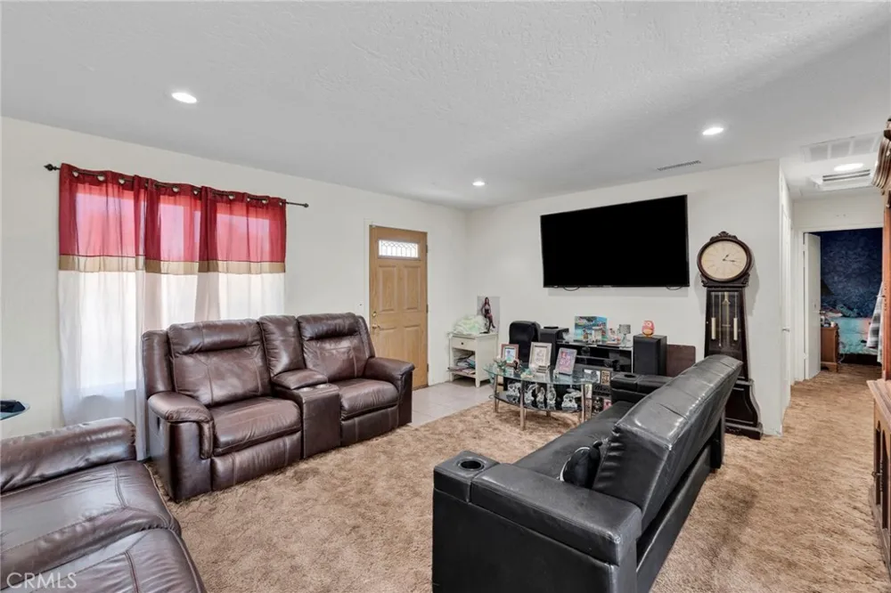 10599 Oakwood Hesperia, CA 92345
