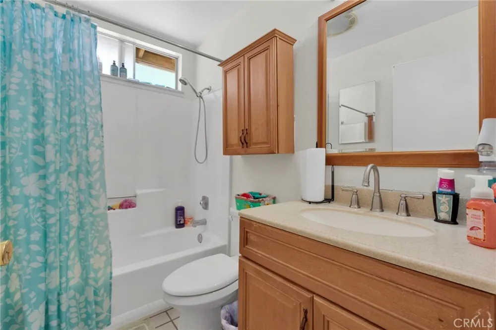 10599 Oakwood Hesperia, CA 92345
