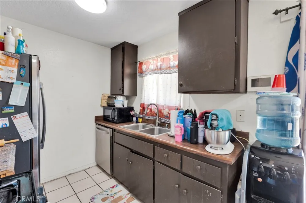 10599 Oakwood Hesperia, CA 92345