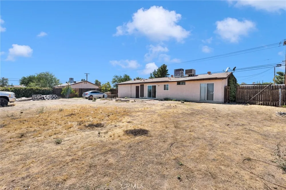 10599 Oakwood Hesperia, CA 92345