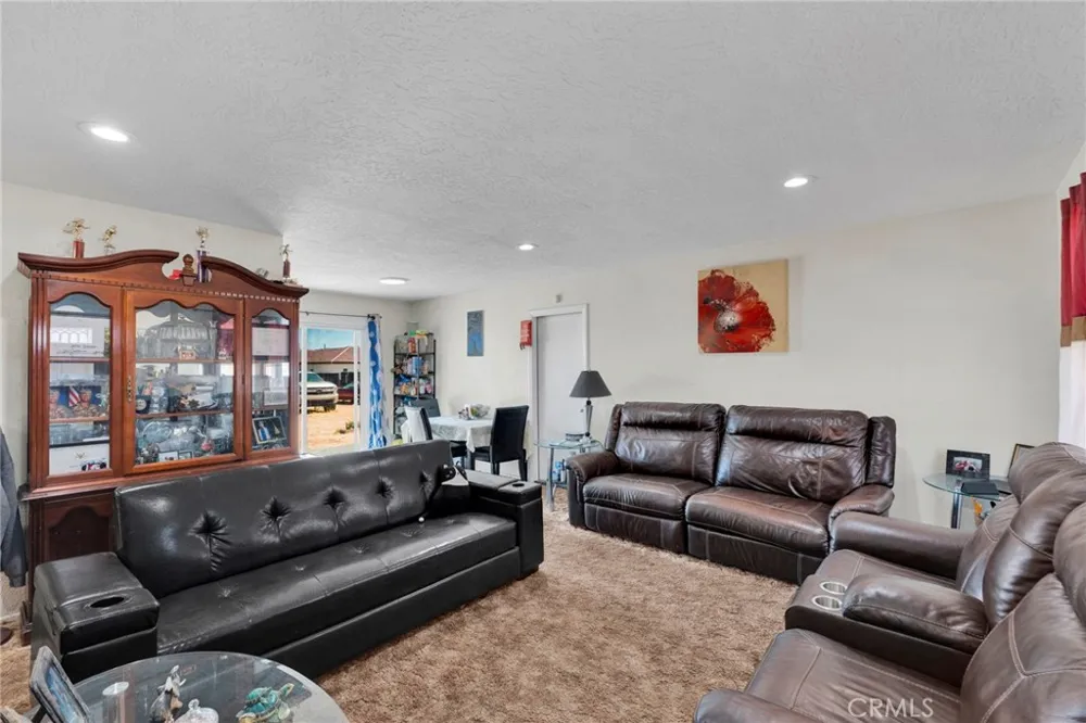 10599 Oakwood Hesperia, CA 92345