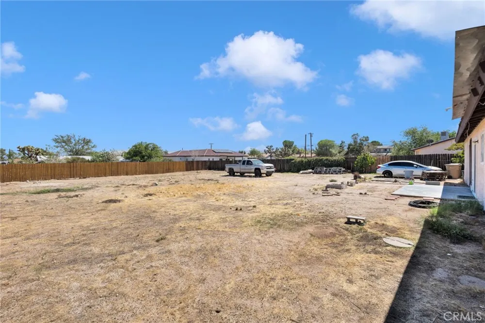 10599 Oakwood Hesperia, CA 92345
