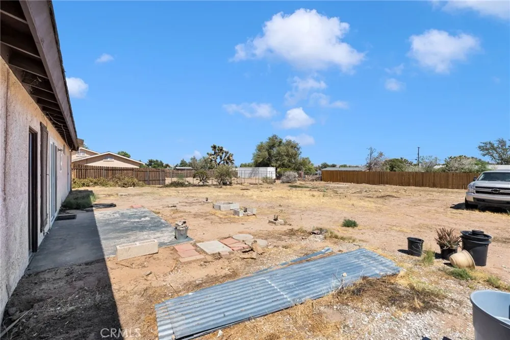 10599 Oakwood Hesperia, CA 92345