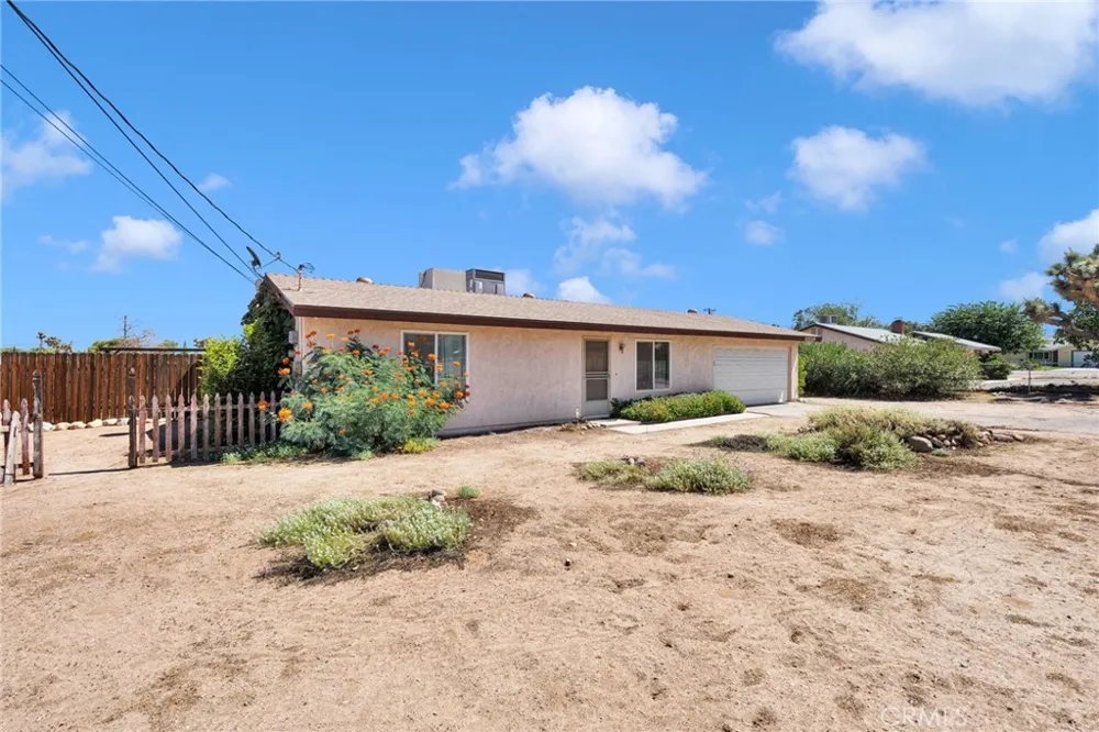 10599 Oakwood Hesperia, CA 92345