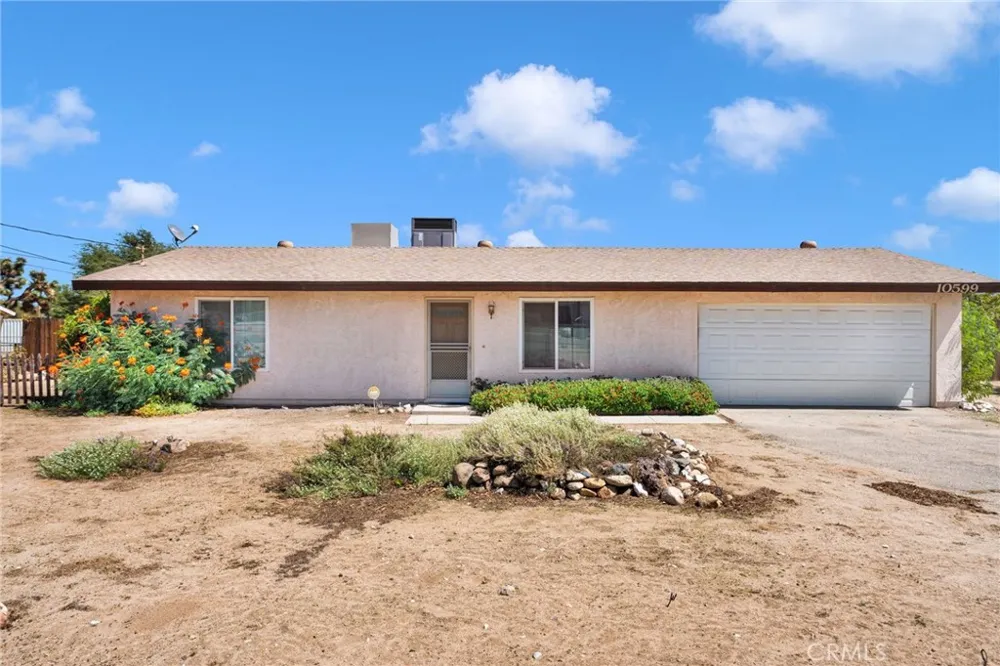 10599 Oakwood Hesperia, CA 92345
