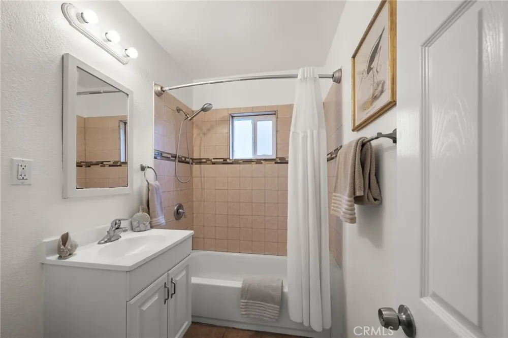 1547 W 65th Los Angeles, CA 90047