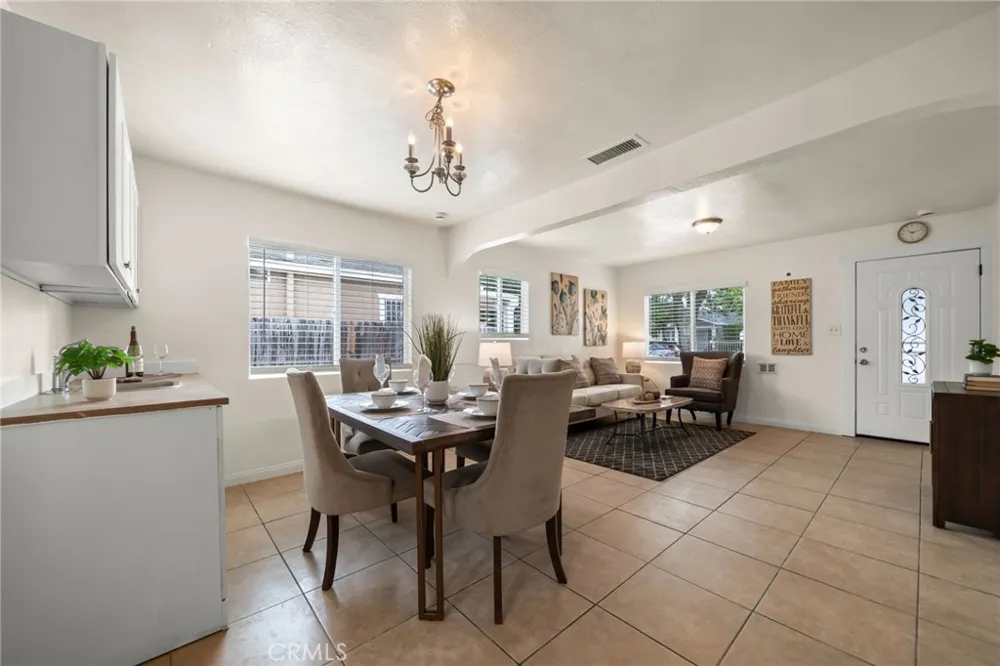 1547 W 65th Los Angeles, CA 90047