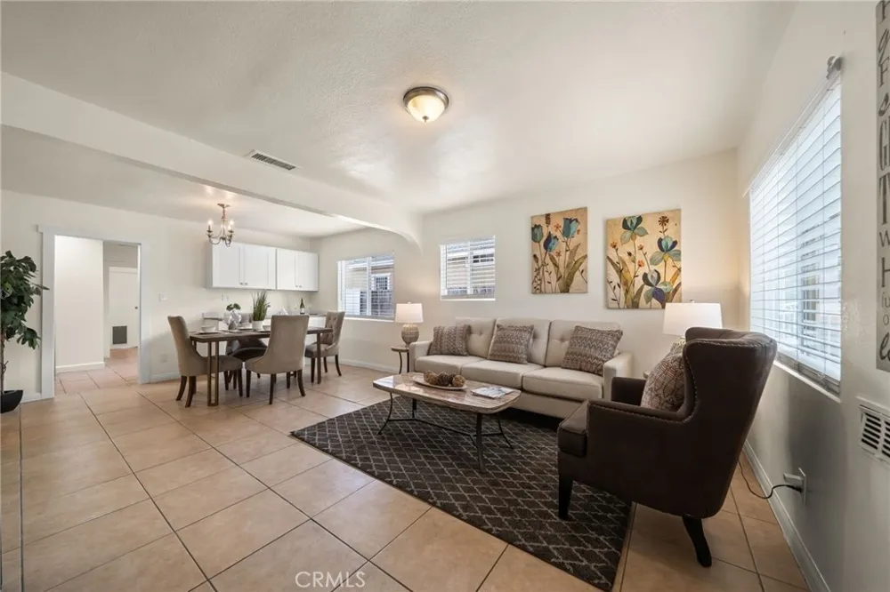 1547 W 65th Los Angeles, CA 90047