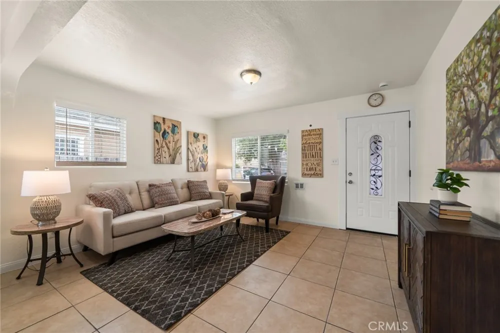 1547 W 65th Los Angeles, CA 90047