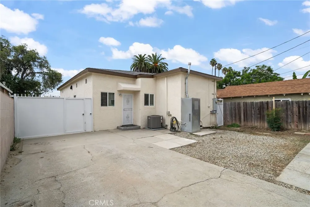 1547 W 65th Los Angeles, CA 90047