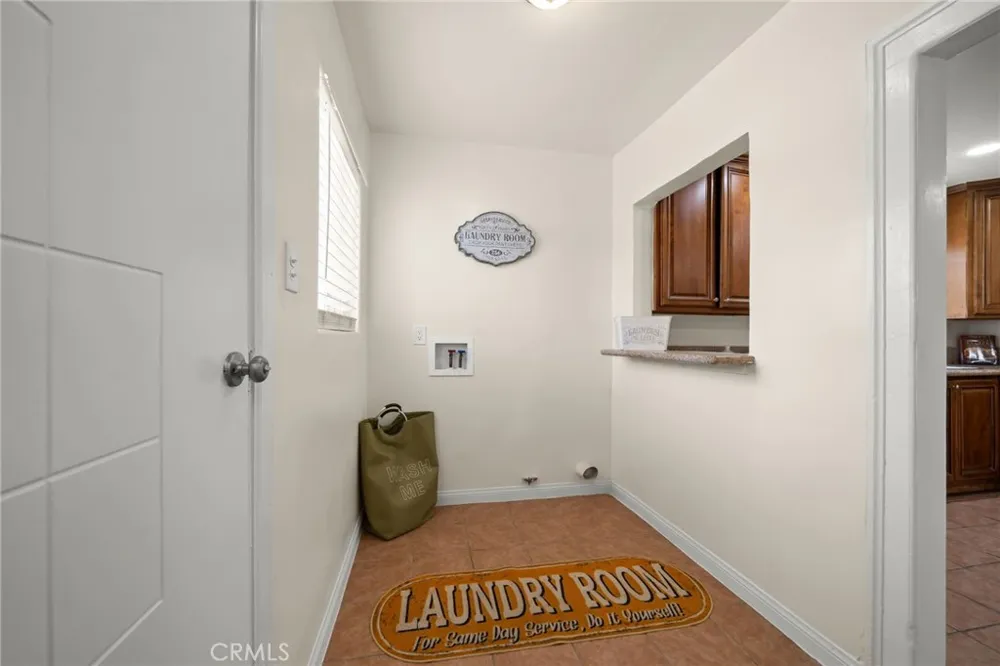 1547 W 65th Los Angeles, CA 90047