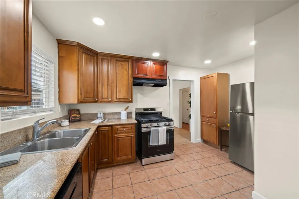1547 W 65th Los Angeles, CA 90047