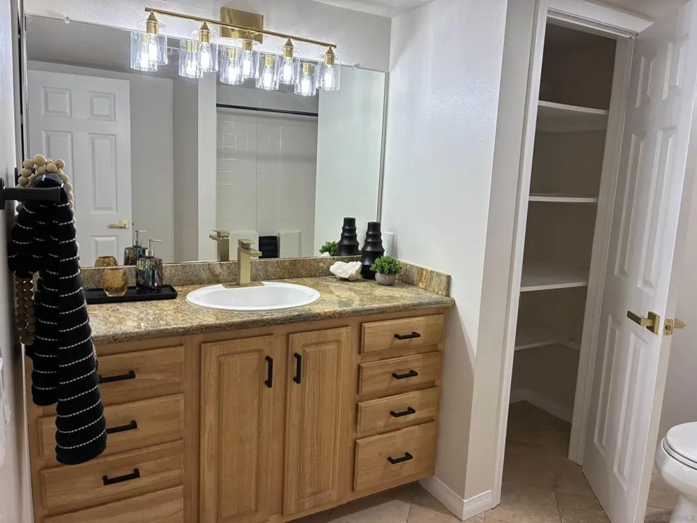 150 River Circle #206 Oceanside, CA 92057