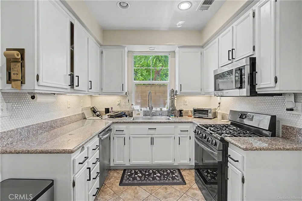 3271 Laval Riverside, CA 92503