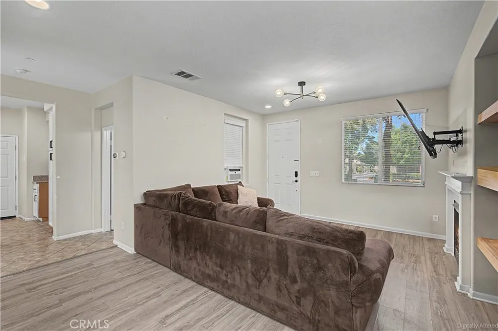 3271 Laval Riverside, CA 92503