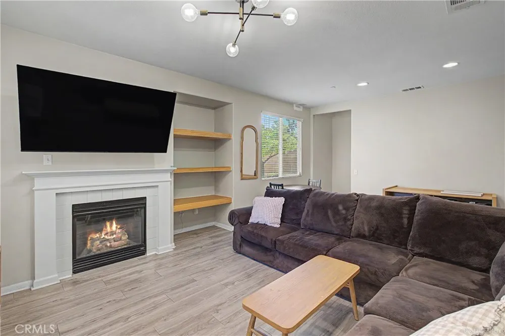 3271 Laval Riverside, CA 92503
