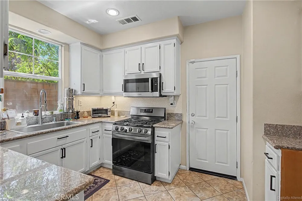 3271 Laval Riverside, CA 92503