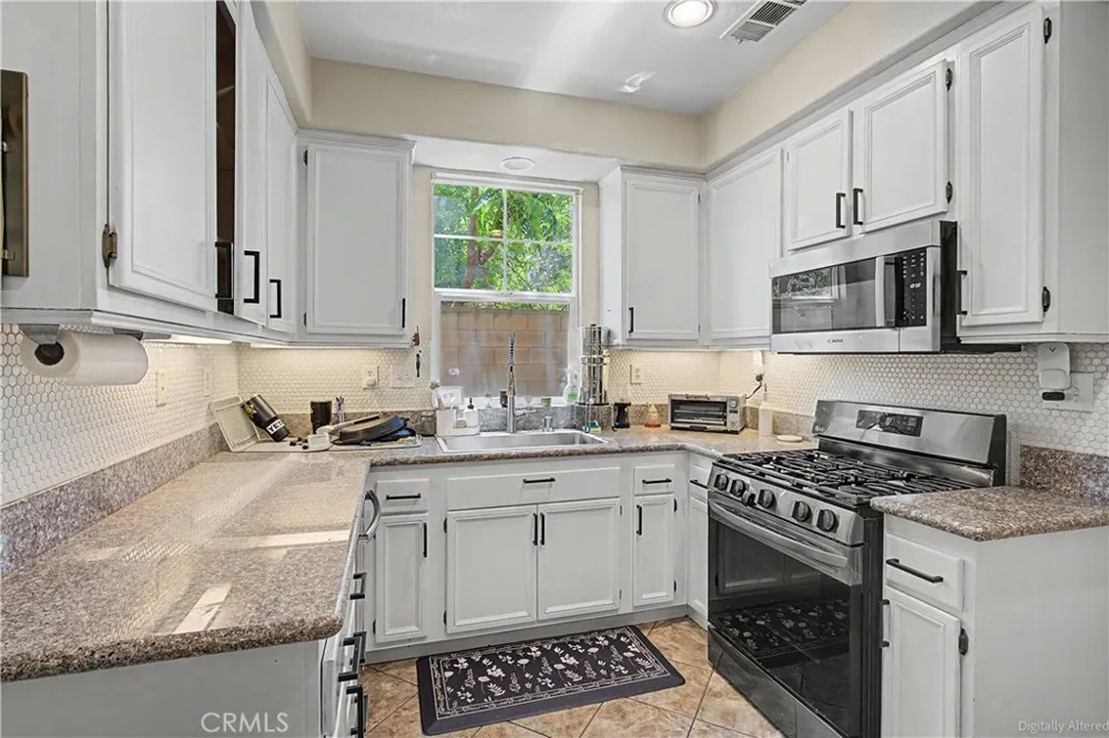 3271 Laval Riverside, CA 92503
