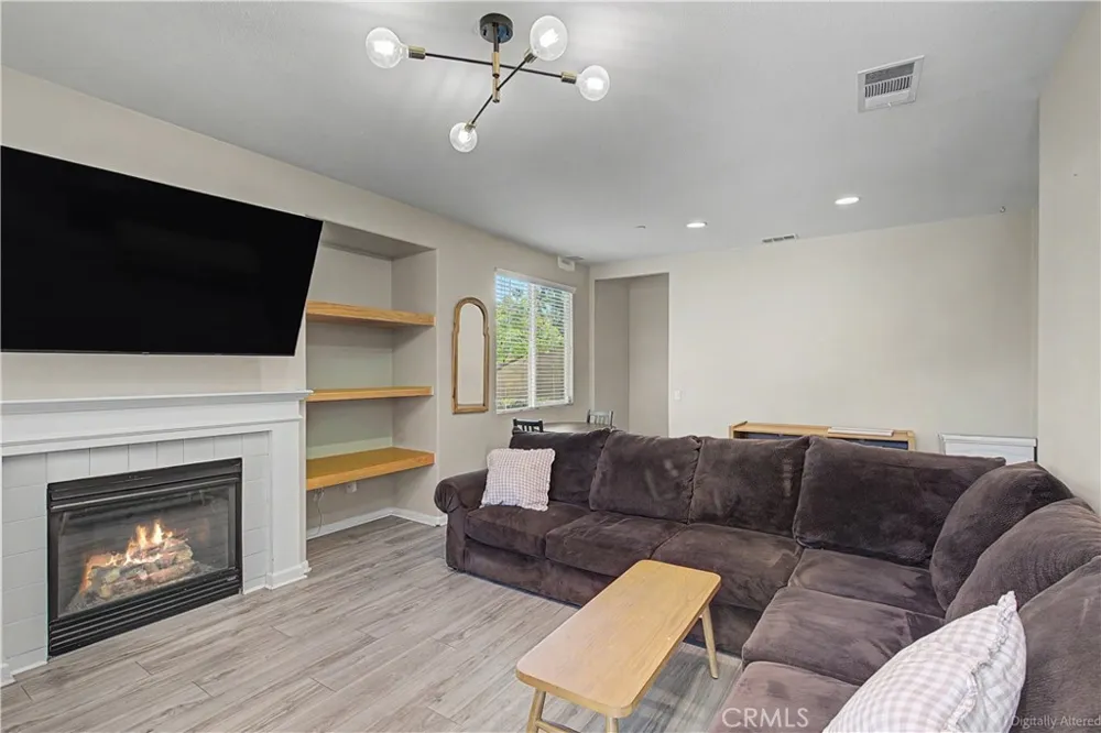 3271 Laval Riverside, CA 92503