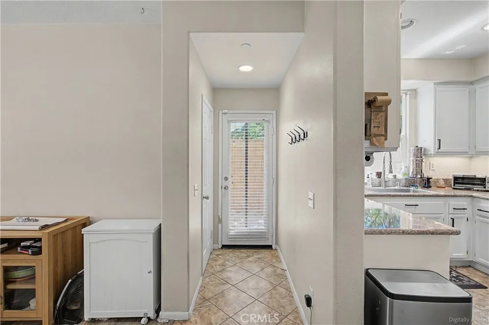 3271 Laval Riverside, CA 92503