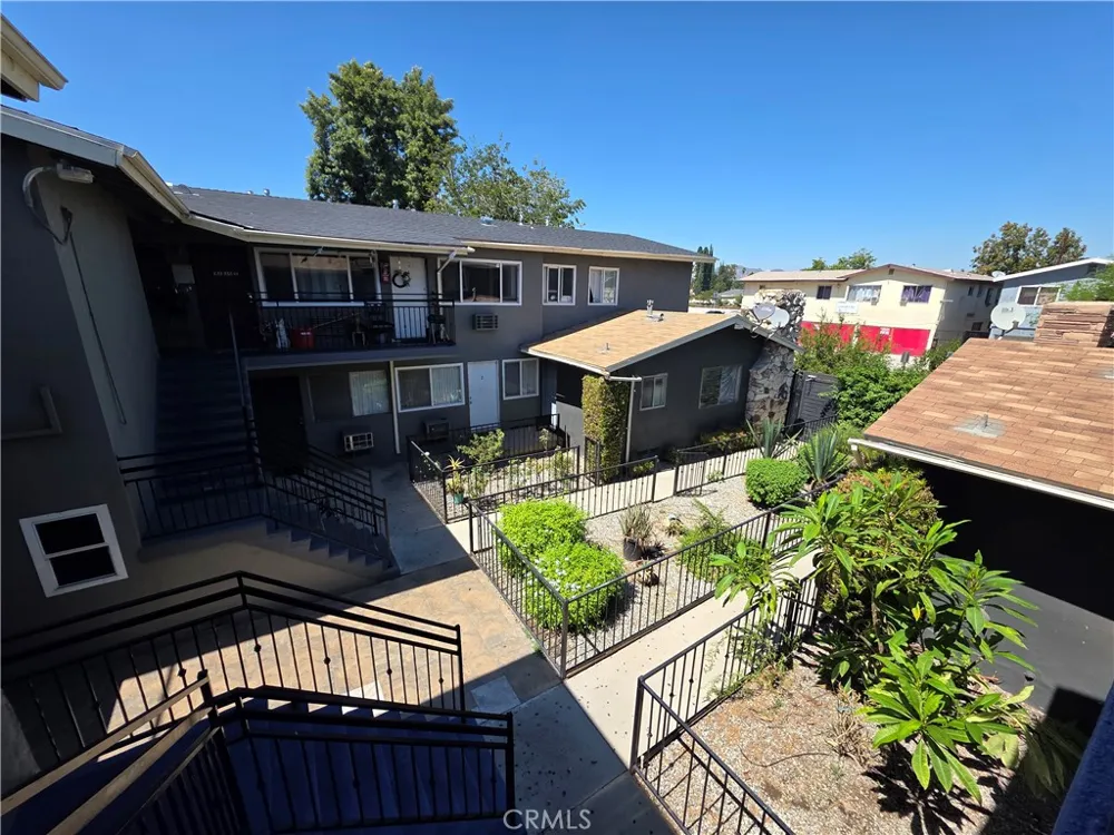 20760 Hartland Winnetka, CA 91306