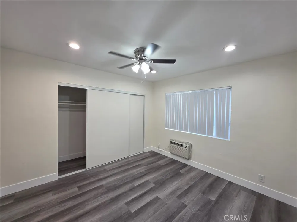 20760 Hartland Winnetka, CA 91306