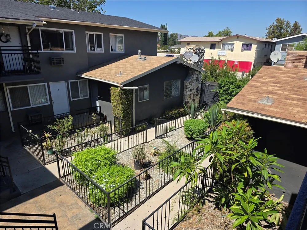 20760 Hartland Winnetka, CA 91306